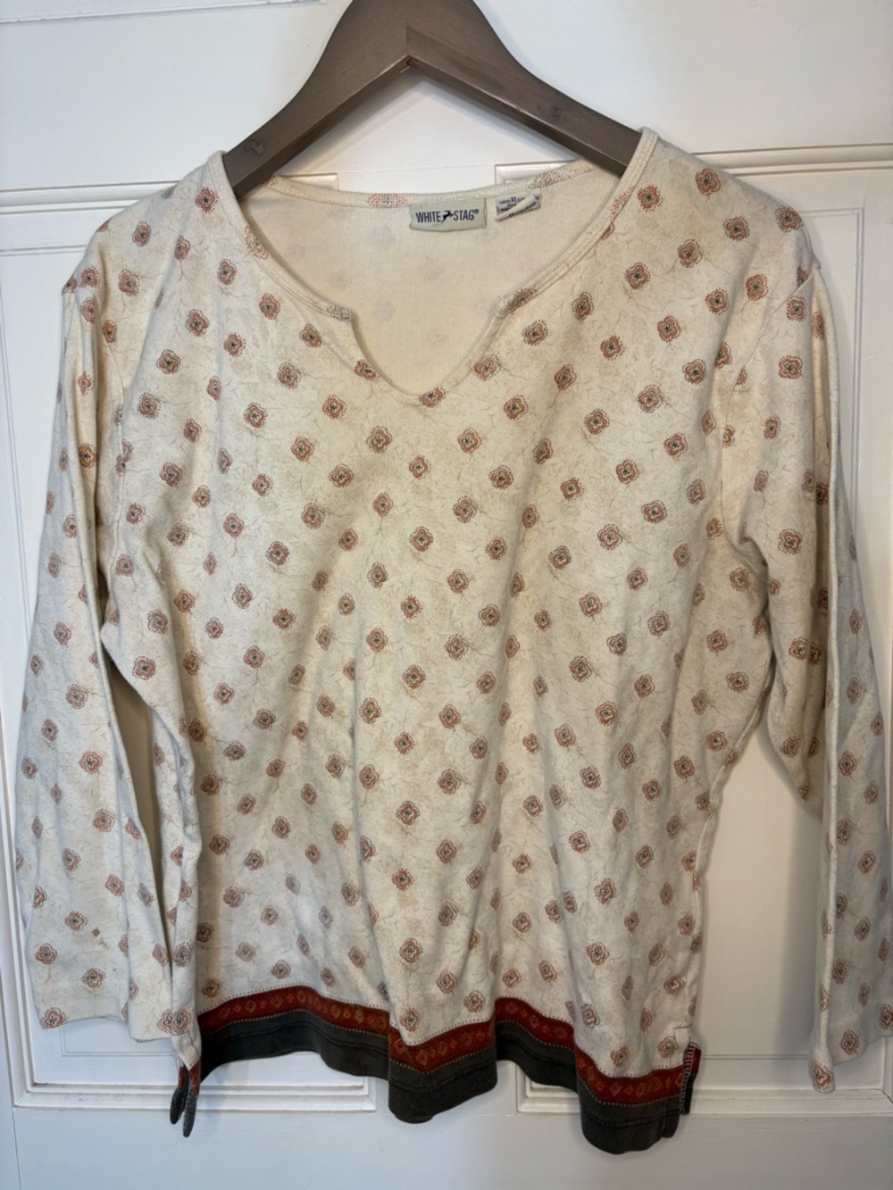 White Stag Cream Long Sleeve V‑Neck Top with Rust and Olive Trim
